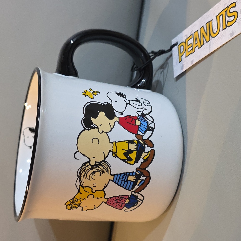 Peanuts Snoopy And Friends Character 21 oz stoneware mug NWT